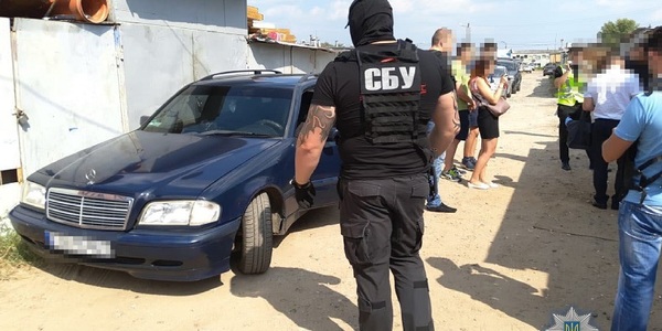 У Києві відчайдух зберігав у гаражі справжній арсенал боєприпасів