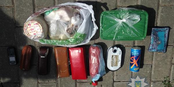 У Голосієві чоловік вдарив пенсіонерку кулаком в обличчя і втік 