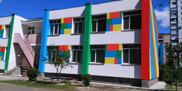 Ганна Старостенко розповіла про неякісний ремонт дитсадків на Троєщині