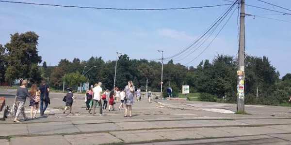 Кияни радіють: на Берестейській знесли старий базар