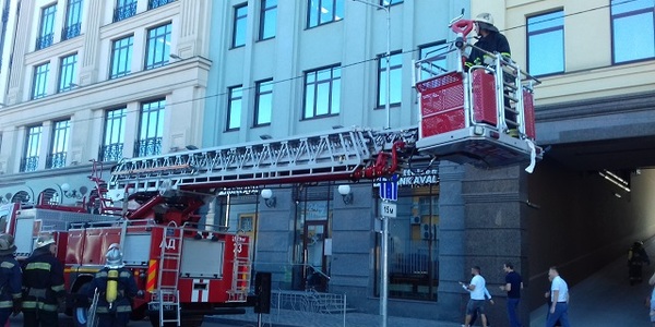 Пожежа у бізнес-центрі на Подолі – працівників врятовано