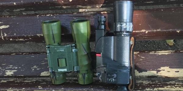 На Дарниці двоє чоловіків вкрали з салону машини бінокль 