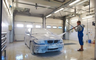 На столичній автомийці чоловік вкрав 100 тисяч гривень