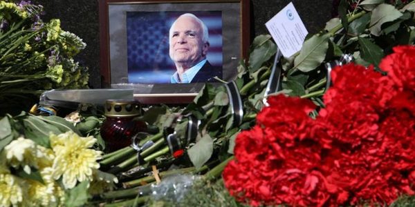 Киянин запропонував назвати столичну вулицю на честь Джона Маккейна