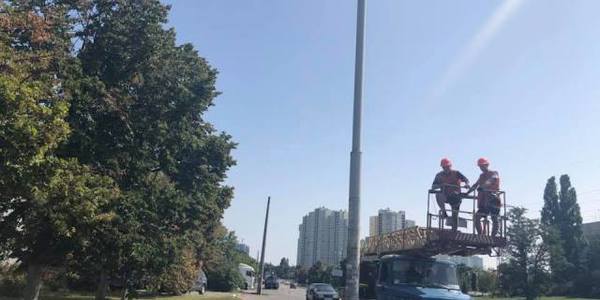 Олена Овраменко повідомила про заміну освітлення на вулиці Райдужній