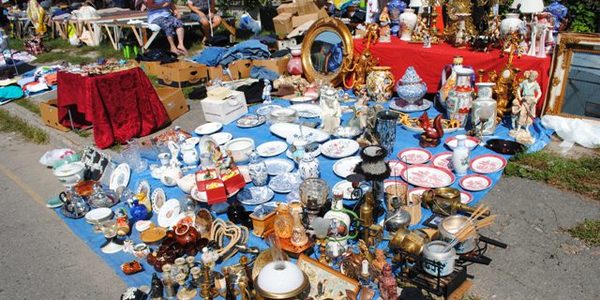 Київський «блошиний ринок»: самовари, патефони і самохідний танк
