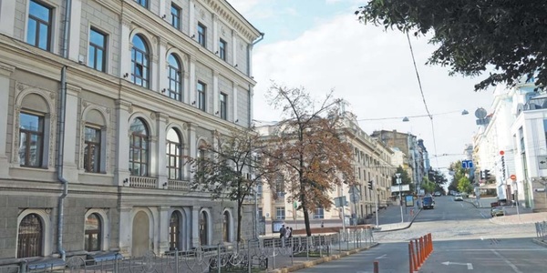 Вулицю в центрі хочуть зробити пішохідною: слово за її мешканцями