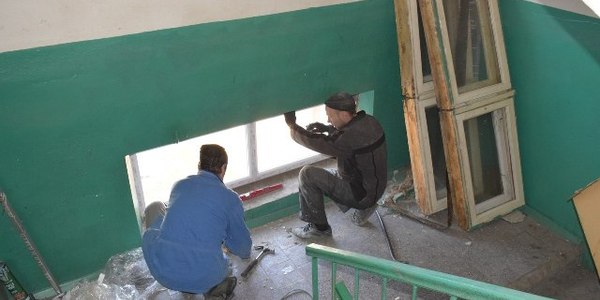 Костянтин Яловий назвав адреси будинків на Нивках, де замінять вікна