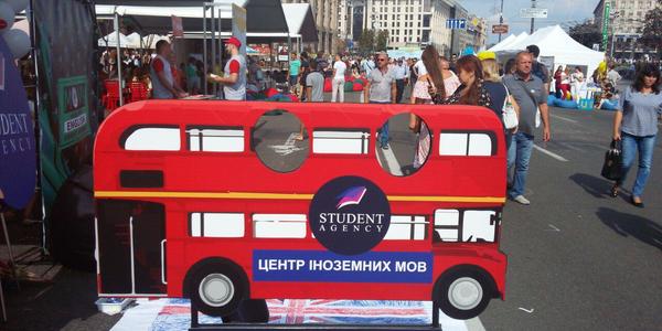 На Хрещатику експериментують, тестують і одружуються