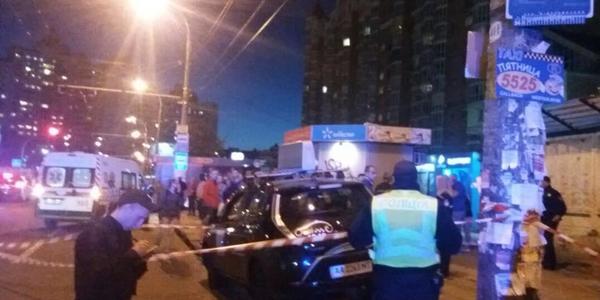 На Оболоні таксист «під кайфом» збив жінок на зупинці
