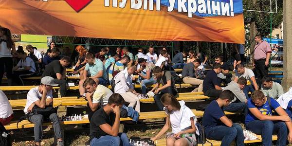 Шах і мат гендеру: київські студенти зіграли в шахи на рекорд