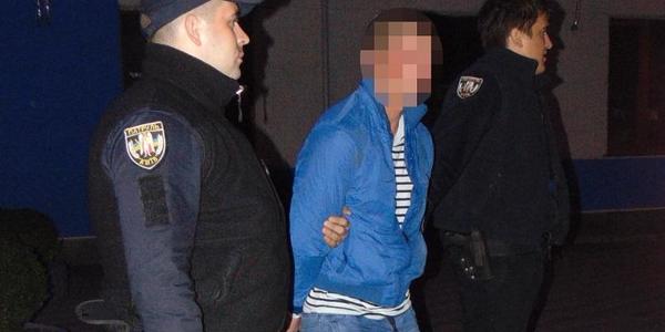 У Києві чоловік обікрав бідного студента