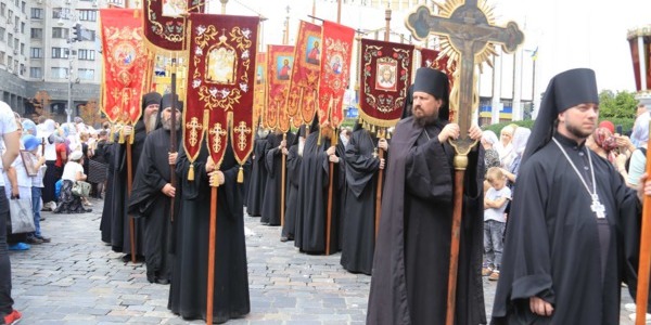 Автокефалія УПЦ: до Києва заслали «православних тітушок» 
