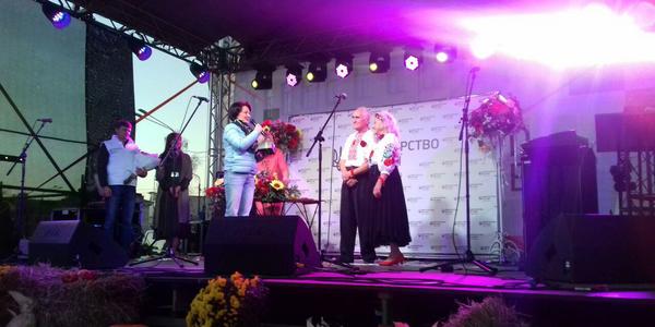 Бабусі та дідусі влаштували дискотеку у центрі столиці