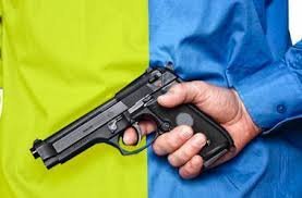 Мешканець Подолу добровільно віддав зброю поліції