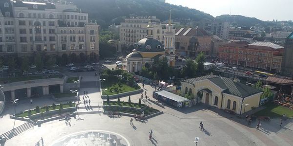 Київрада нарешті підтримала розірвання договору із забудовником Поштової, боротьба триває
