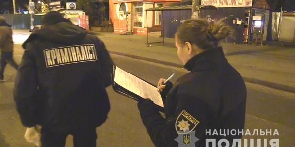 Біля метро «Лісова» побилися дві компанії нетверезих чоловіків