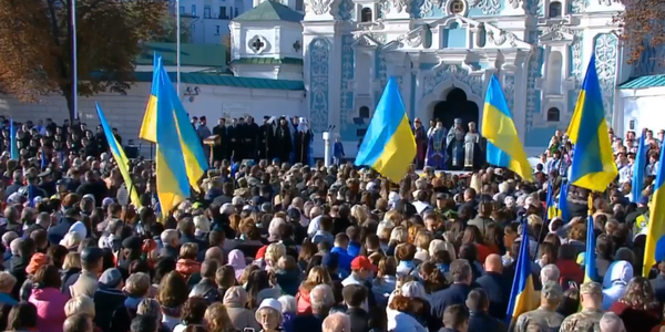 Понад 30 тисяч українців прийшли на Софійську площу помолитися за Україну, її військо і єдину церкву