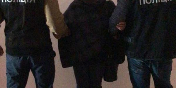 На київському вокзалі три дівчини обікрали юнака
