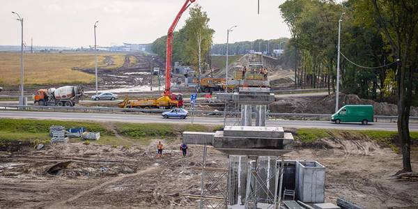 Укрзалізниця добудувала естакаду через трасу Київ-Харків