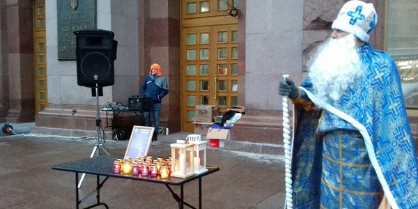 Парад помічників Святого Миколая пройшов центром столиці