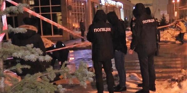 На вулиці Саперне поле незнайомець смертельно вдарив перехожого