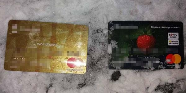 У Києві на вокзалі 17-річний хлопець із спільником розбив голову перехожому та обікрав