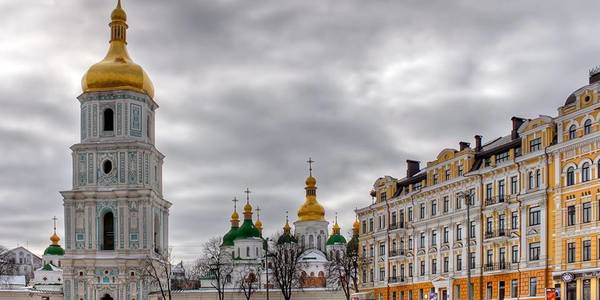 Мокро і слизько: чого сьогодні чекати киянам