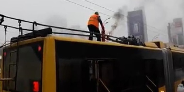 Водія, що вчора врятував столичний тролейбус, хочуть нагородити