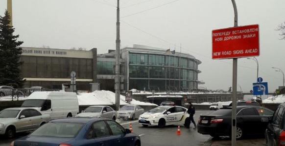 У Києві з'явилися дорожні знаки на колесах