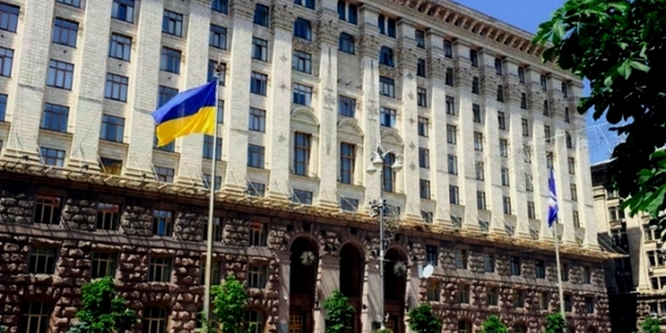 Місто викупить «смертельну яму» біля садочка на Лівобережній