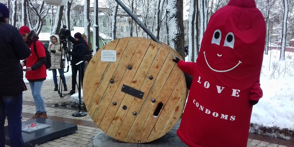 Киян тестували на ВІЛ та безкоштовно роздавали презервативи