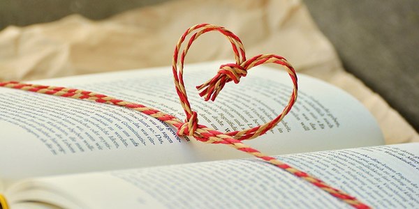 Закохані в книжки: українські видавництва влаштували святковий розпродаж