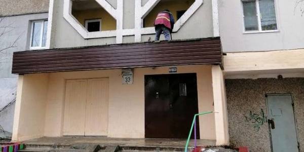 Що побачили двірники Троєщини, коли зійшов сніг біля будинків