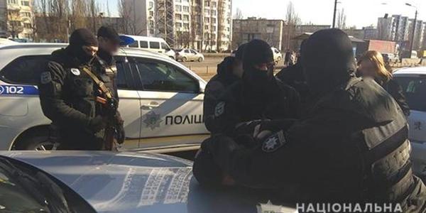 9 квартир за інформацію колекторам: у Києві затримали полковника поліції