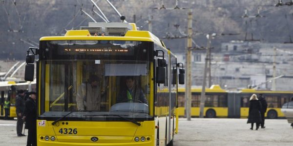 Без напруги: на Шулявці зупинились тролейбуси