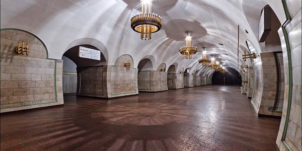 На станції Льва Толстого ремонтують ескалатори
