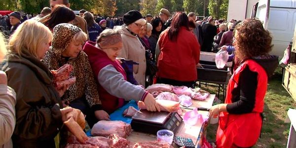 Ярмарка знищила сквер на Привокзальній площі: прийнято рішення знищити ярмарку