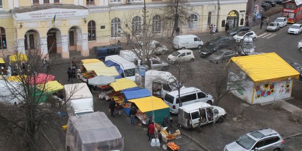 Ярмарок по вулиці Бульварно-Кудрявській знищує сквер