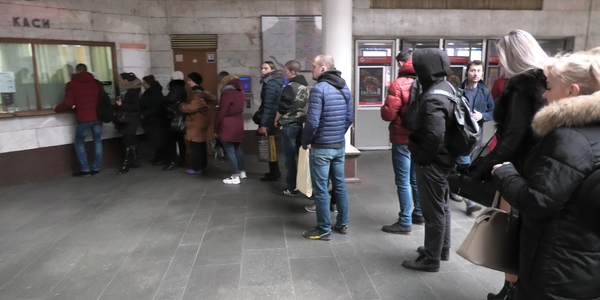 «Жетонолихоманка» у метро: чому кияни стоять у чергах у підземці