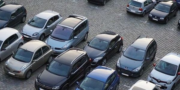 Паркувальні майданчики у Києві продаватимуть лише прозоро