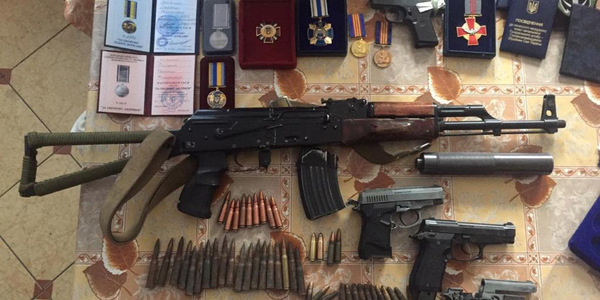 Столичні правоохоронці затримали торговців зброєю