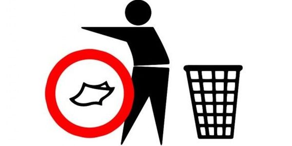 Вулиці Пухівська і Крайня засипані сміттям, його обіцяють швидко прибрати
