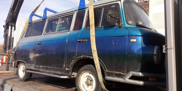 Без шансу для нелегалів: у Києві евакуюють кавомашини