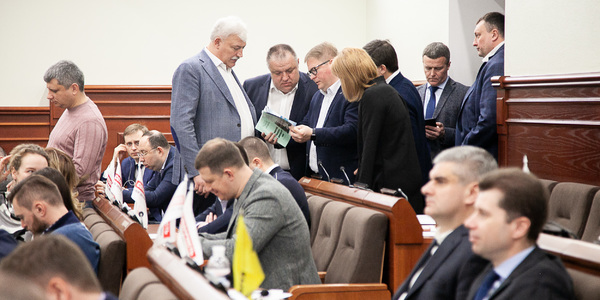 Знай наших: сесія Київради «тягне» на сесію Верховної Ради