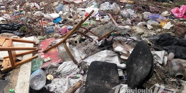 Гори сміття та шприців: покинутий дитячий садок став небезпечним