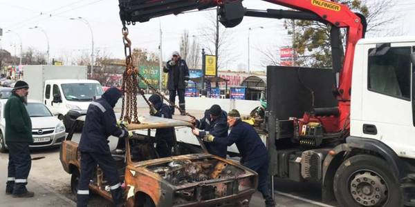 Київблагоустрій взявся за покинуті на вулицях автівки 