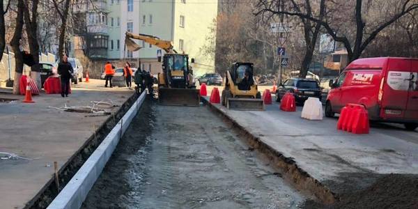 Щоб не «рвонуло»: три столичні вулиці змінюють труби