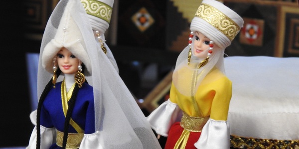 Вісім посольств влаштували Свято весни у київській мерії