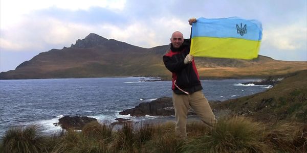 «Людина з табуретом»: остання подорож Леоніда Кантера